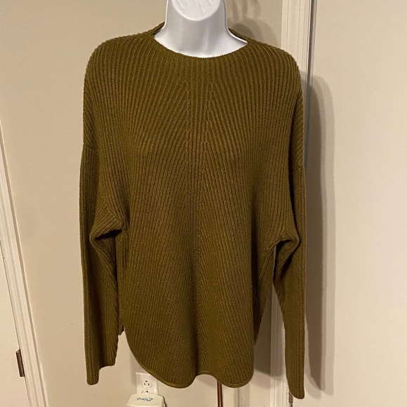 Every Brand Sweater - Picture 1 of 7